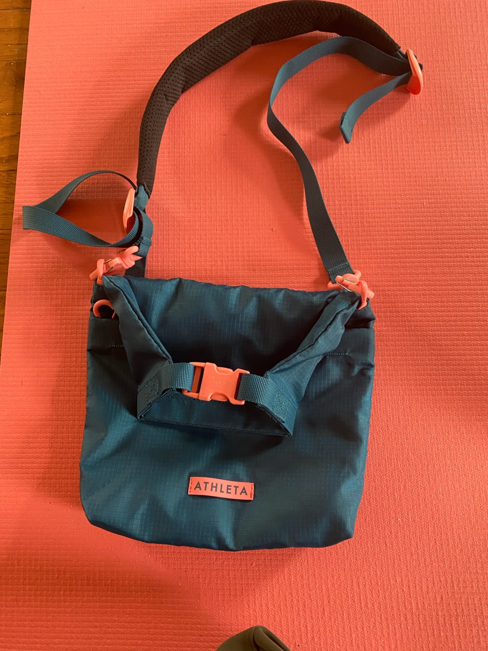 Athleta Crest convertible crossbody bag
